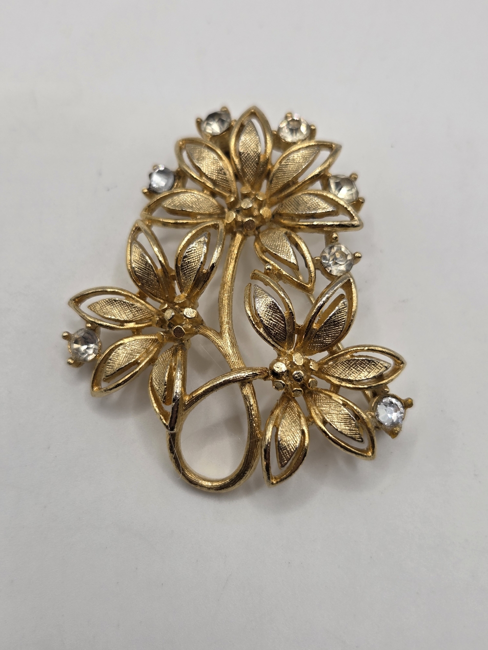 1665. Vintage Gold Tone Floral Crystal Brooch